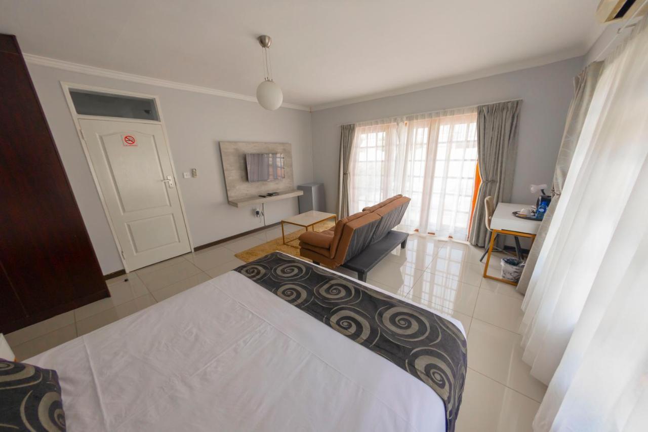 Green Lagoon Guest House Габороне Экстерьер фото