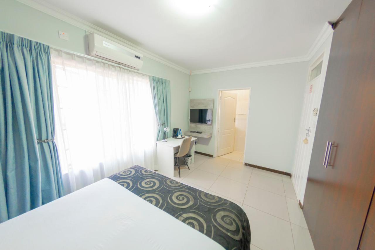 Green Lagoon Guest House Габороне Экстерьер фото