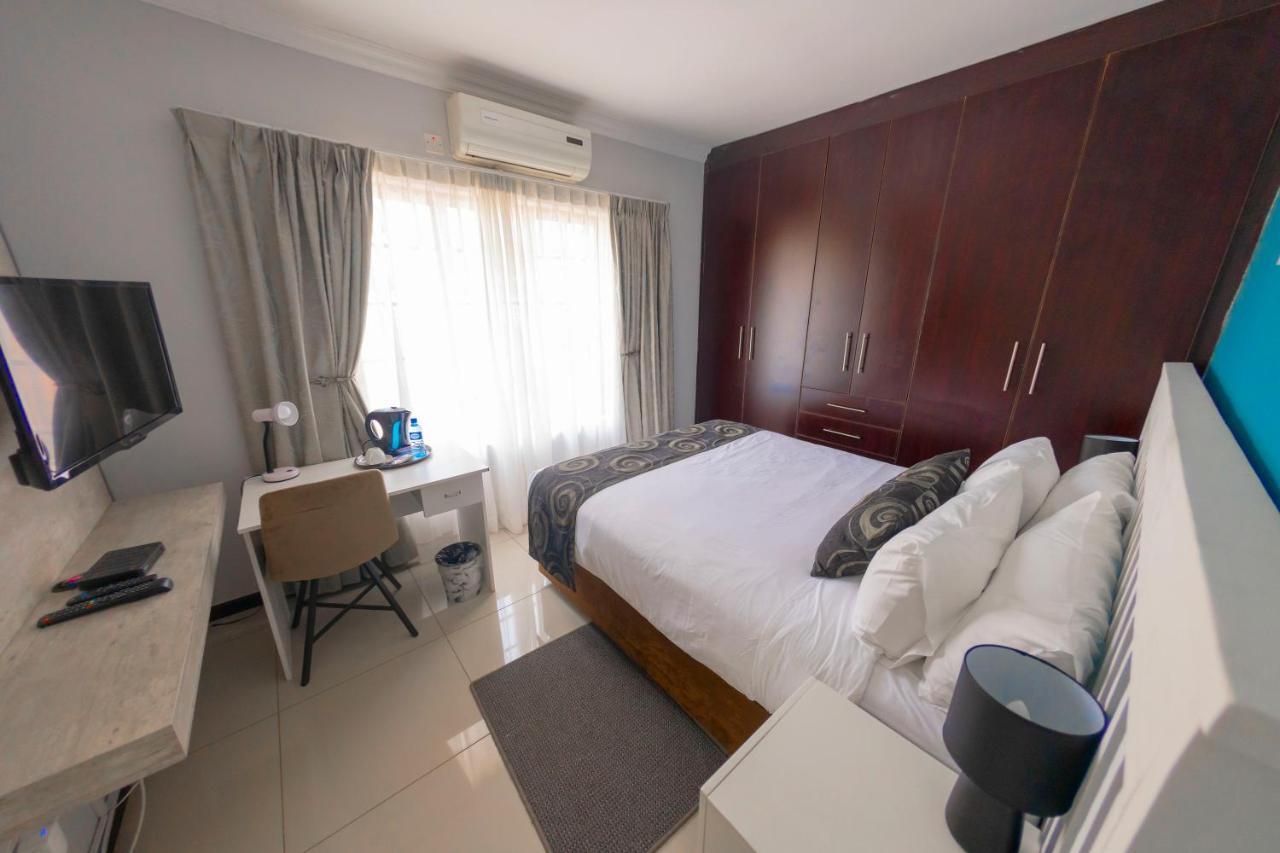 Green Lagoon Guest House Габороне Экстерьер фото